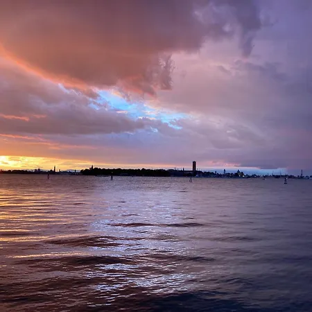 Chalet Oasis Golden Lagoon