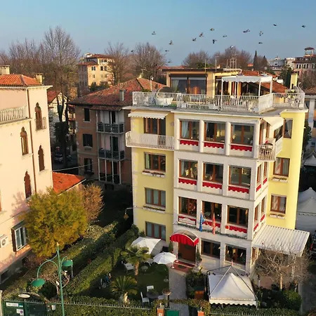 Oasis Golden Lagoon Chalé *