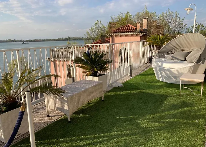 Oasis Golden Lagoon Alpehytte