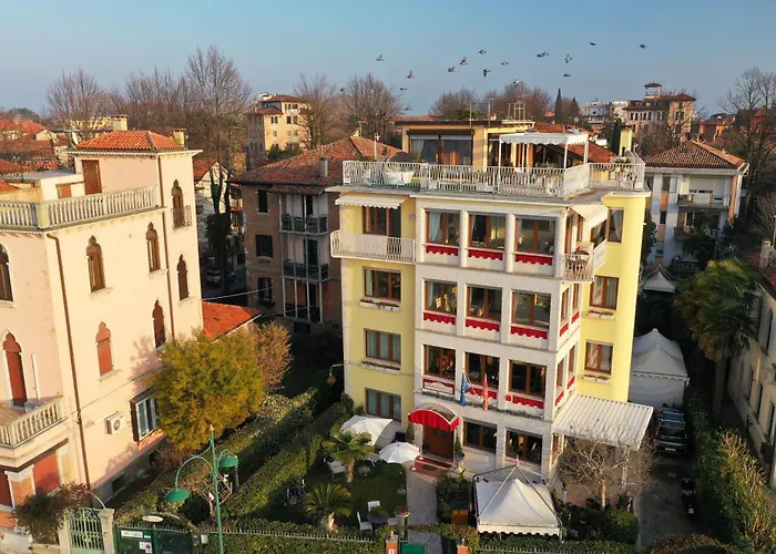 Oasis Golden Lagoon Chalé *